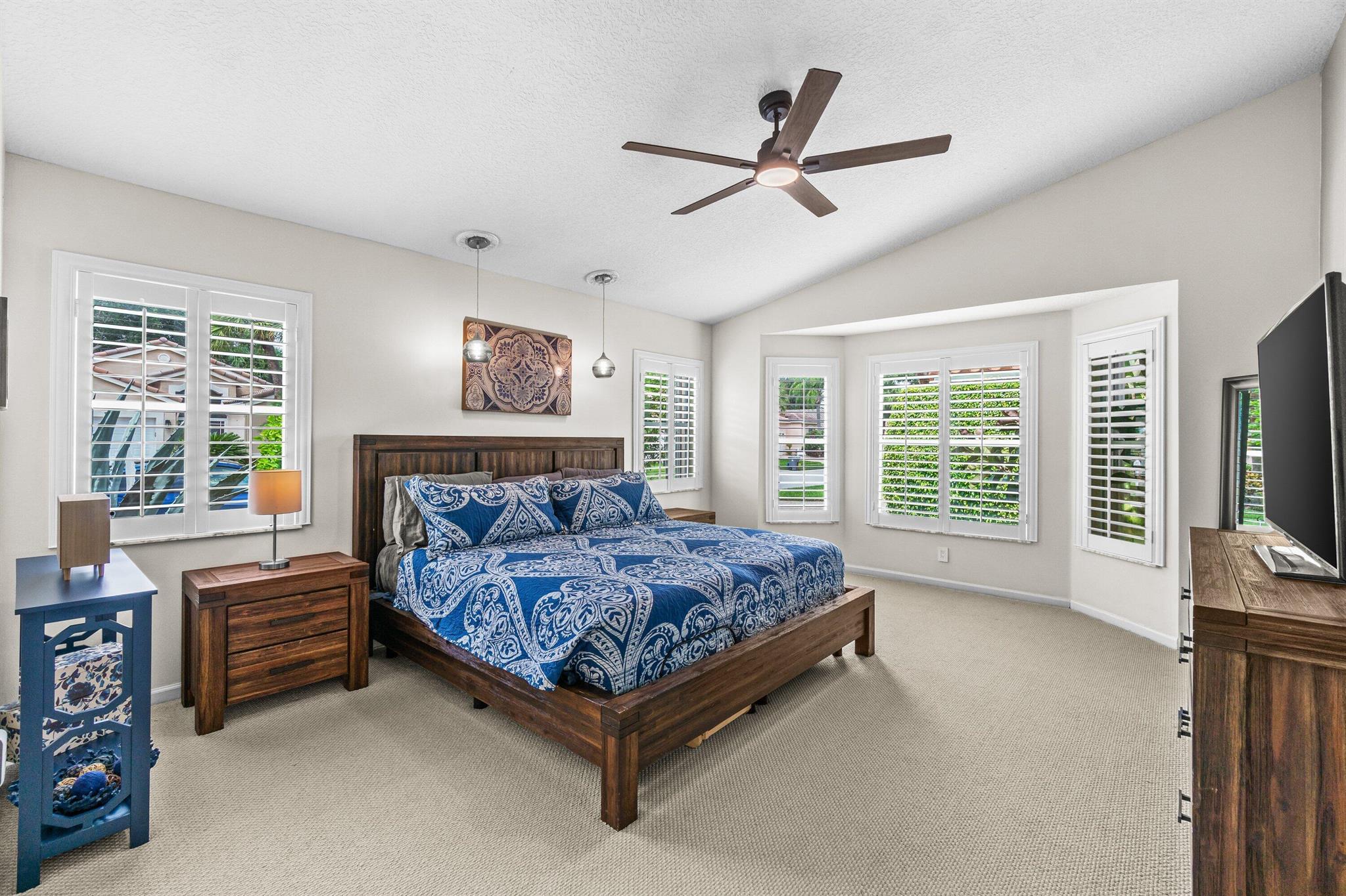 CASCADE LAKES - Residential