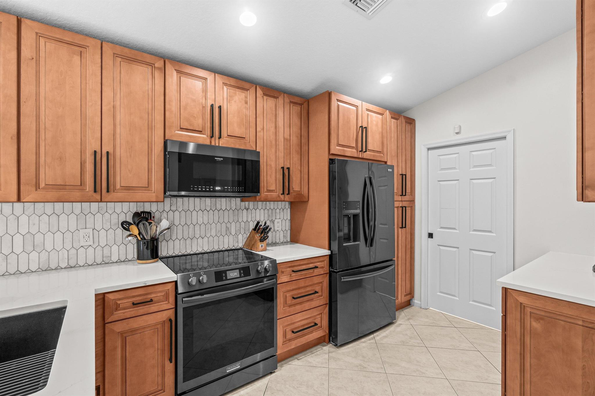 CASCADE LAKES - Residential