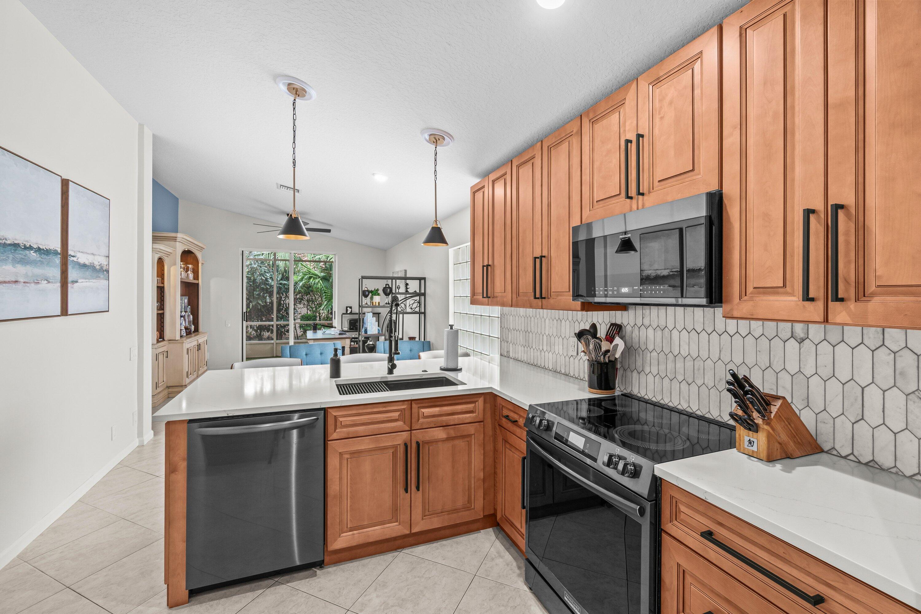 CASCADE LAKES - Residential