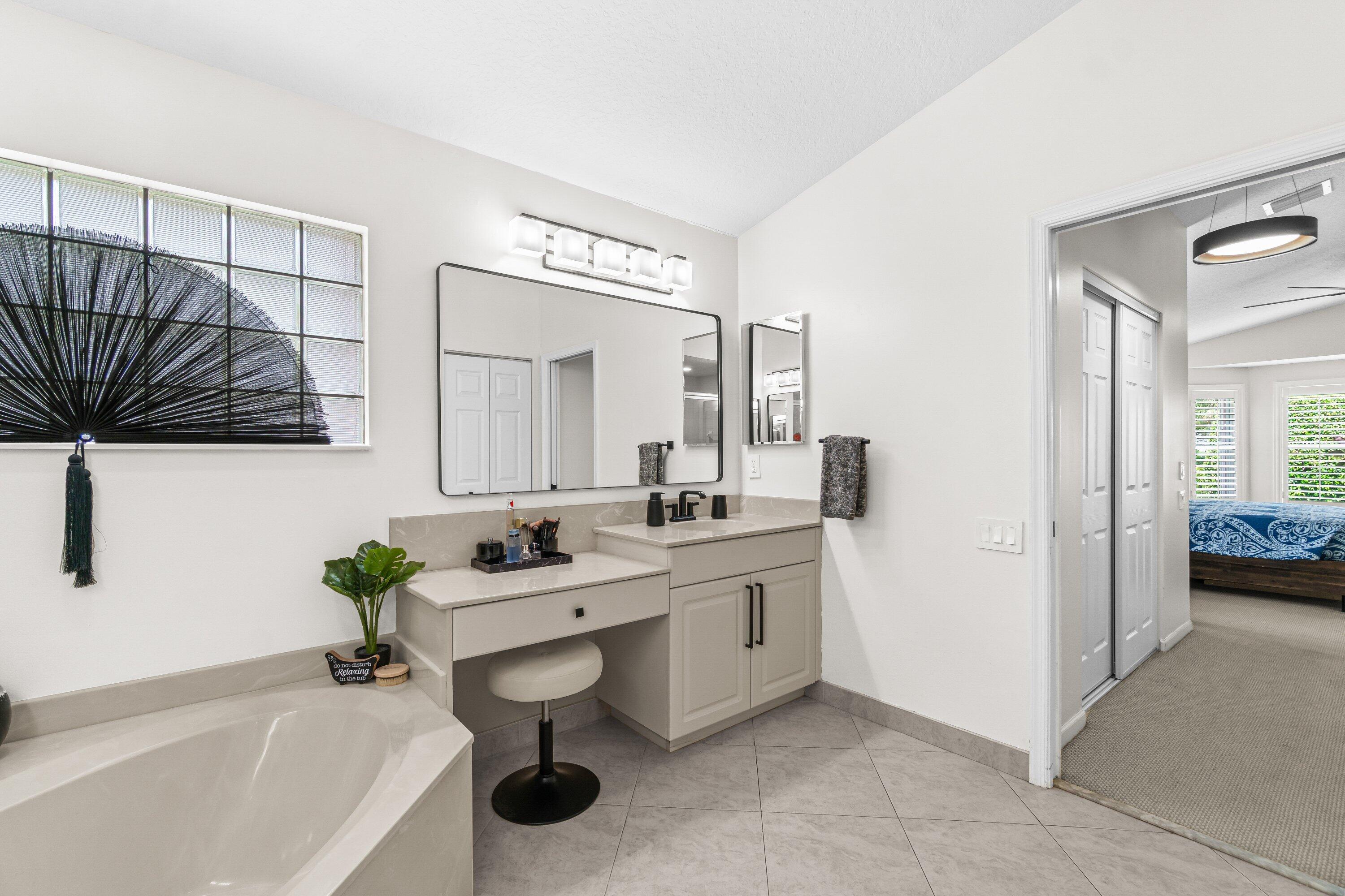 CASCADE LAKES - Residential