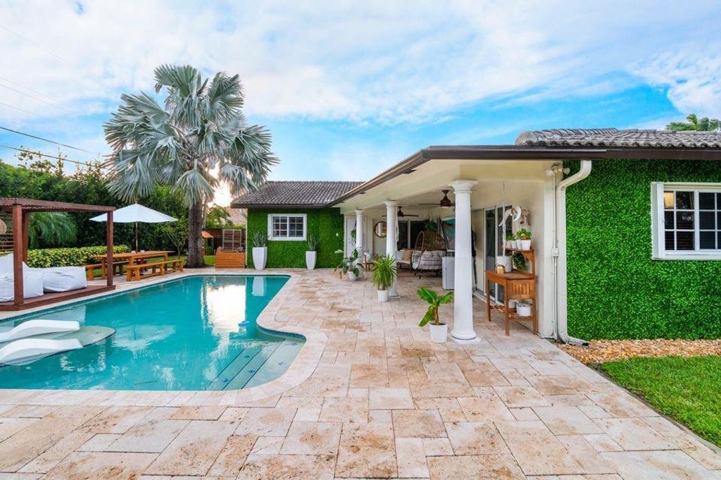 Photo of 1502 NW 5th Street, Boca Raton, FL 33486 (MLS # F10487343)