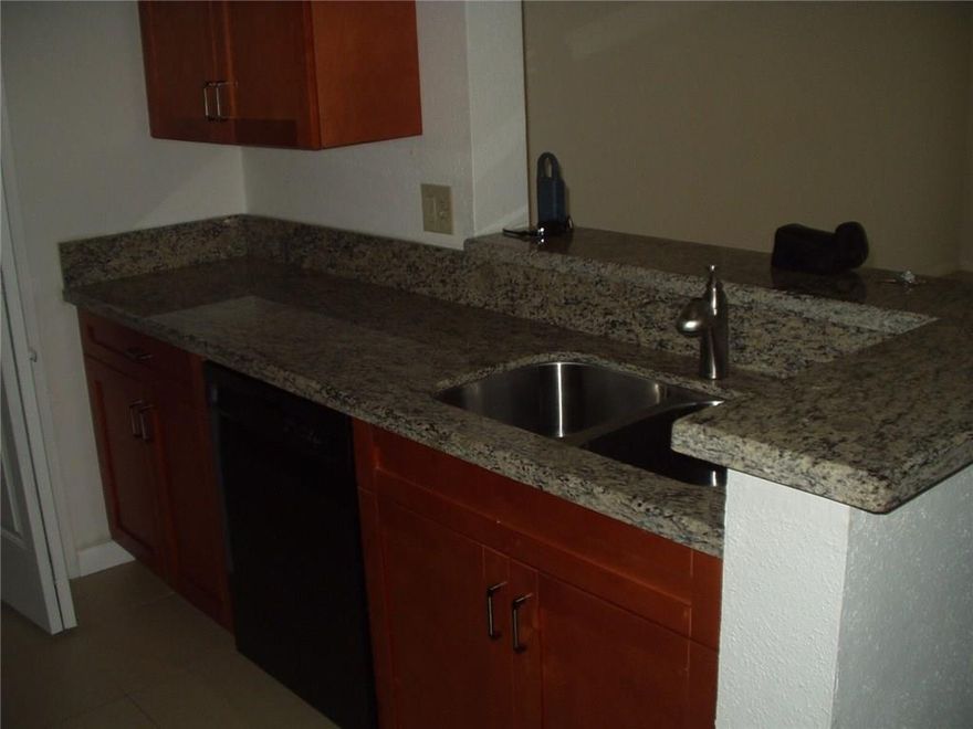 Wow- remodeled kitchen with granite ans stainless steel appliances- beautiful vanities in the bathrooms- split plan, patio, washer/dryer- MUST HAVE MIN 650 CREDIT SCORE AND $750.00 COMMON AREA DEPOSIT PER ASSOC.