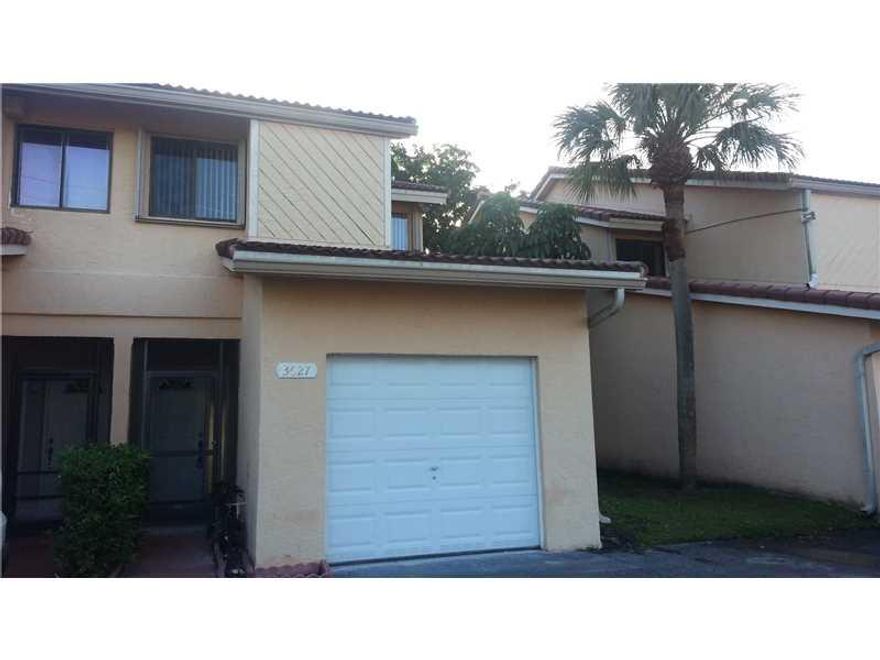 Ready for a new occupant! A lovely 3 bedroom townhome offering a great view of the canal. A corner unit with 2.5 baths, 1 car garage, partially updated kitchen with granite counter tops, breakfast nook, tiled floors downstairs, laminate upstairs, gorgeous  master bathroom with double vanities, great patio and fenced yard, and much more. Great location close to highways and schools.