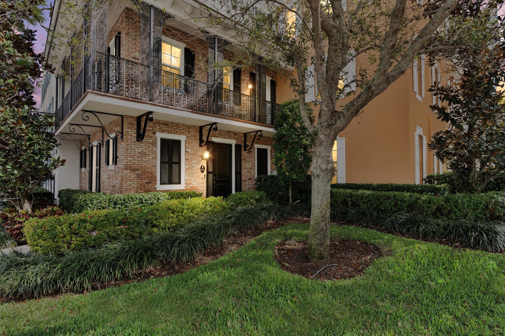 135 N Cannery Row Circle