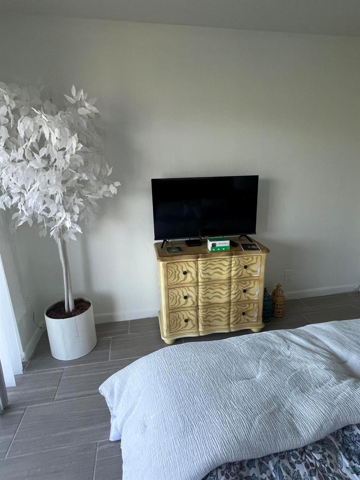 KINGS POINT MONACO CONDOS - Residential Lease