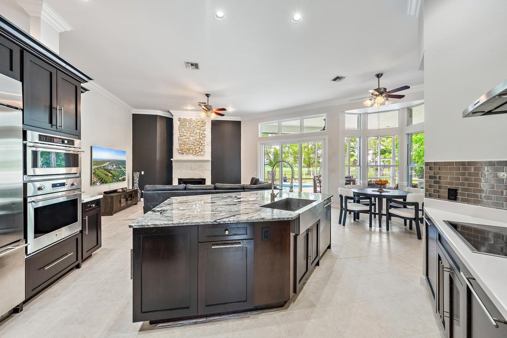 Photo of 11842 Keswick Way, Palm Beach Gardens, FL 33412 (MLS # B26042072)