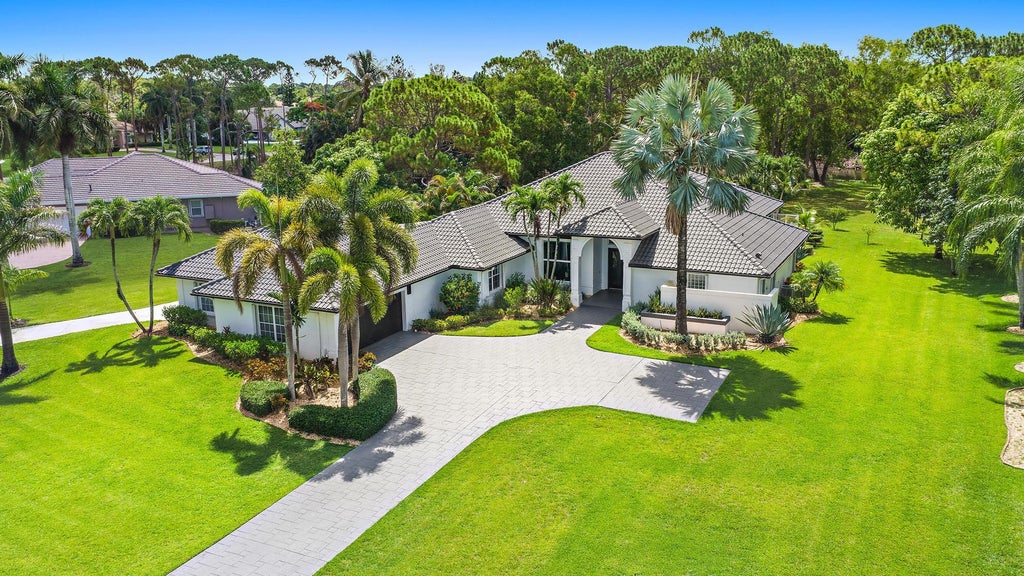 Photo of 11842 Keswick Way, Palm Beach Gardens, FL 33412 (MLS # B26042072)