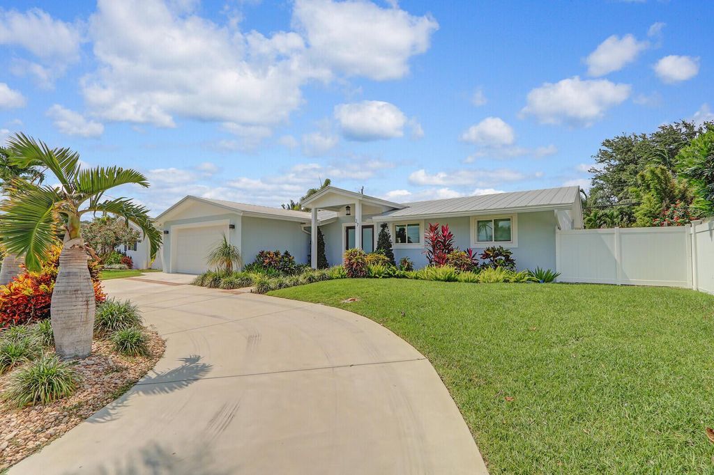 Photo of 27 Willow Road, Tequesta, FL 33469 (MLS # R11108300)