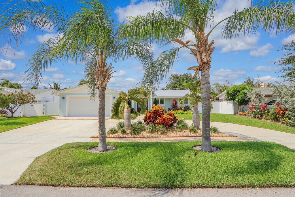 Photo of 27 Willow Road, Tequesta, FL 33469 (MLS # R11108300)