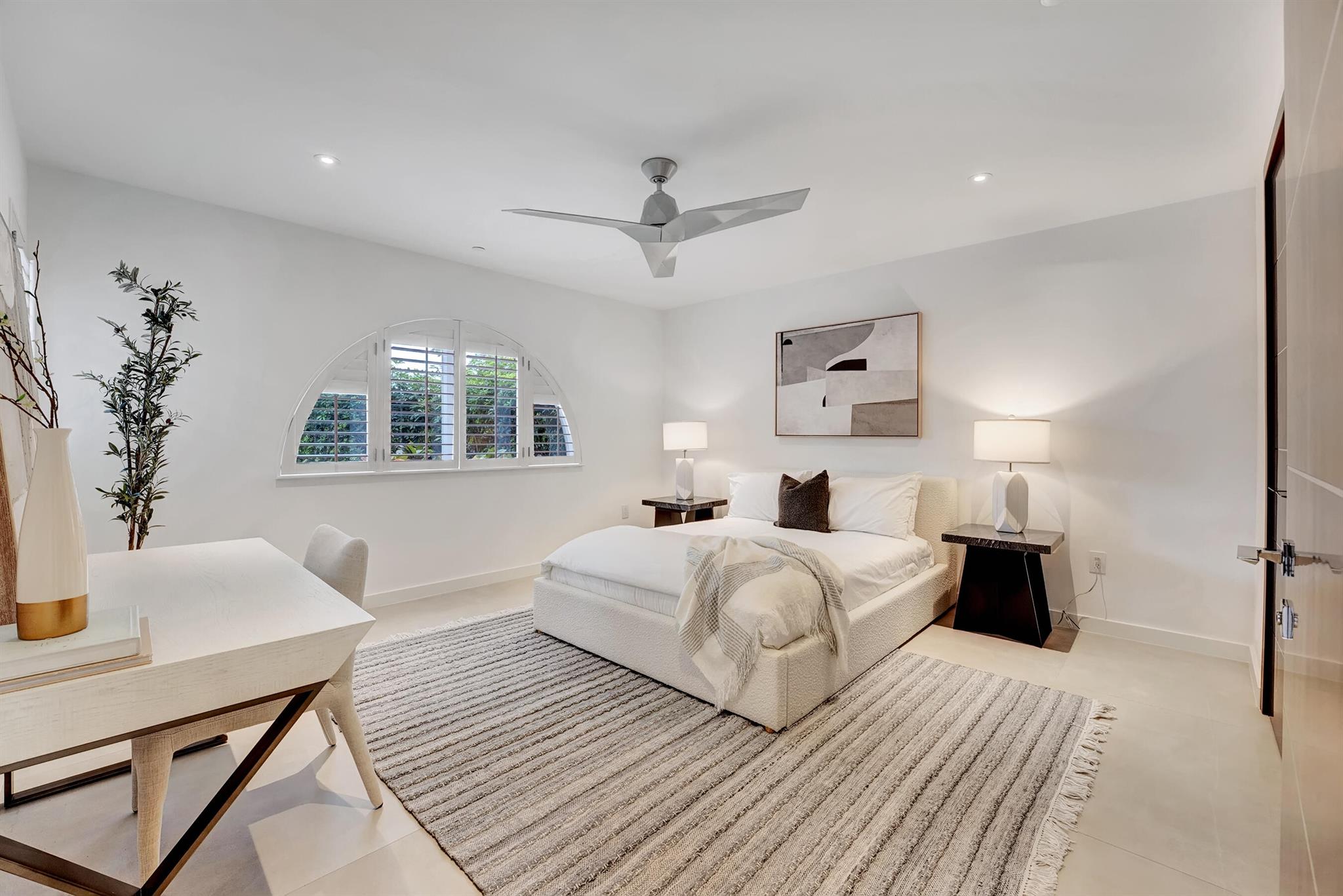 FIFTH AVENUE PLACE - Residential