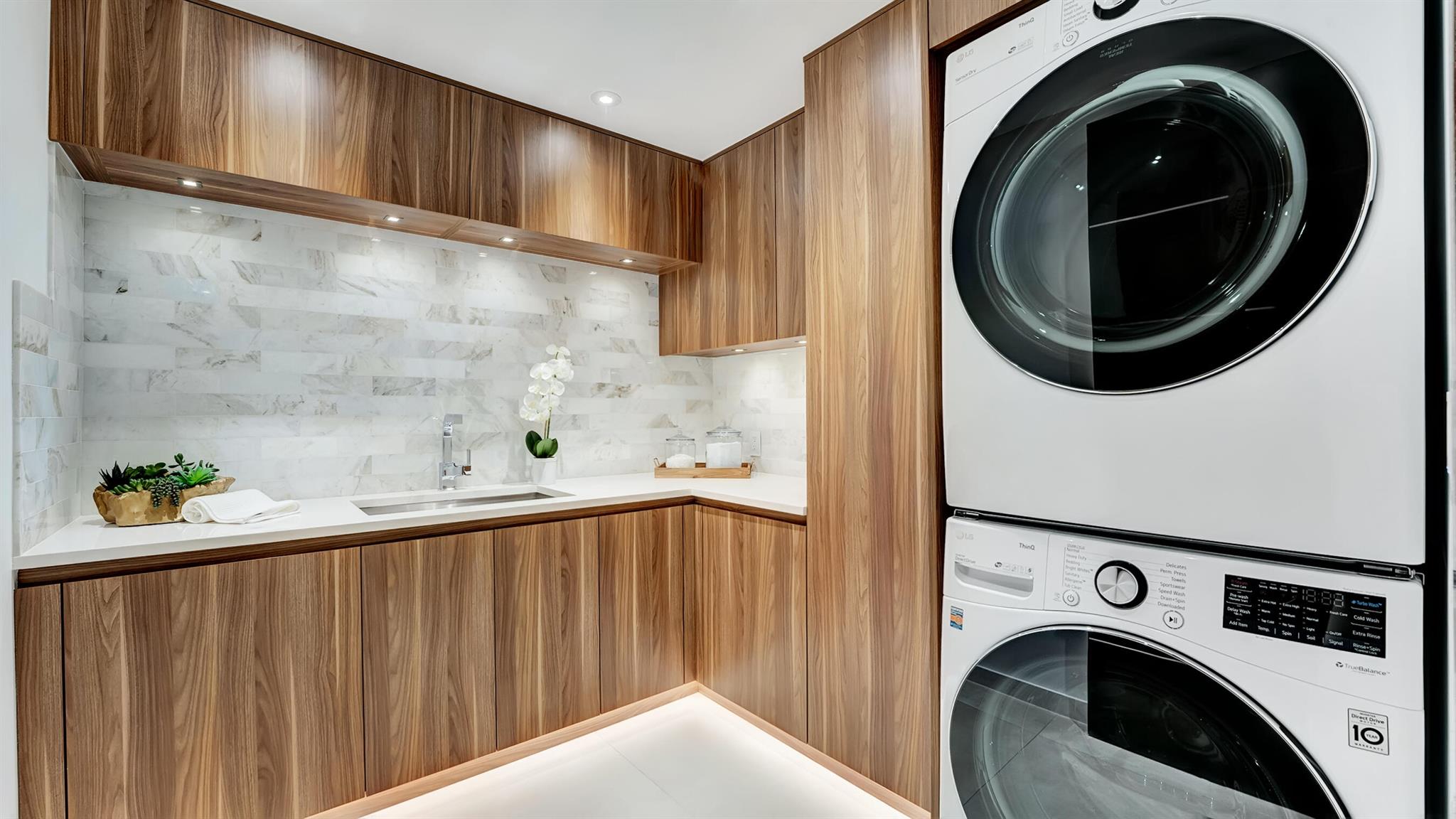 FIFTH AVENUE PLACE - Residential