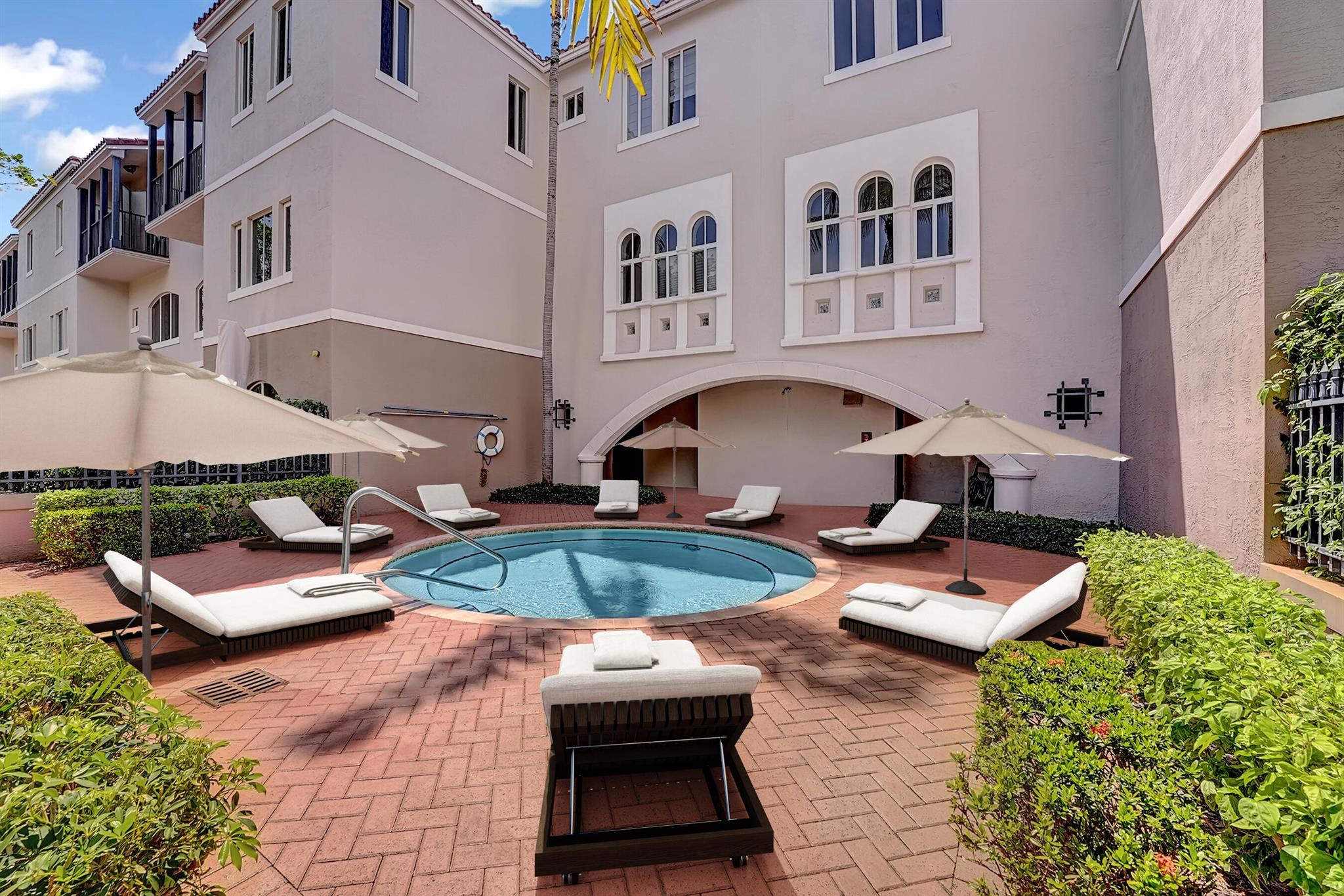 FIFTH AVENUE PLACE - Residential