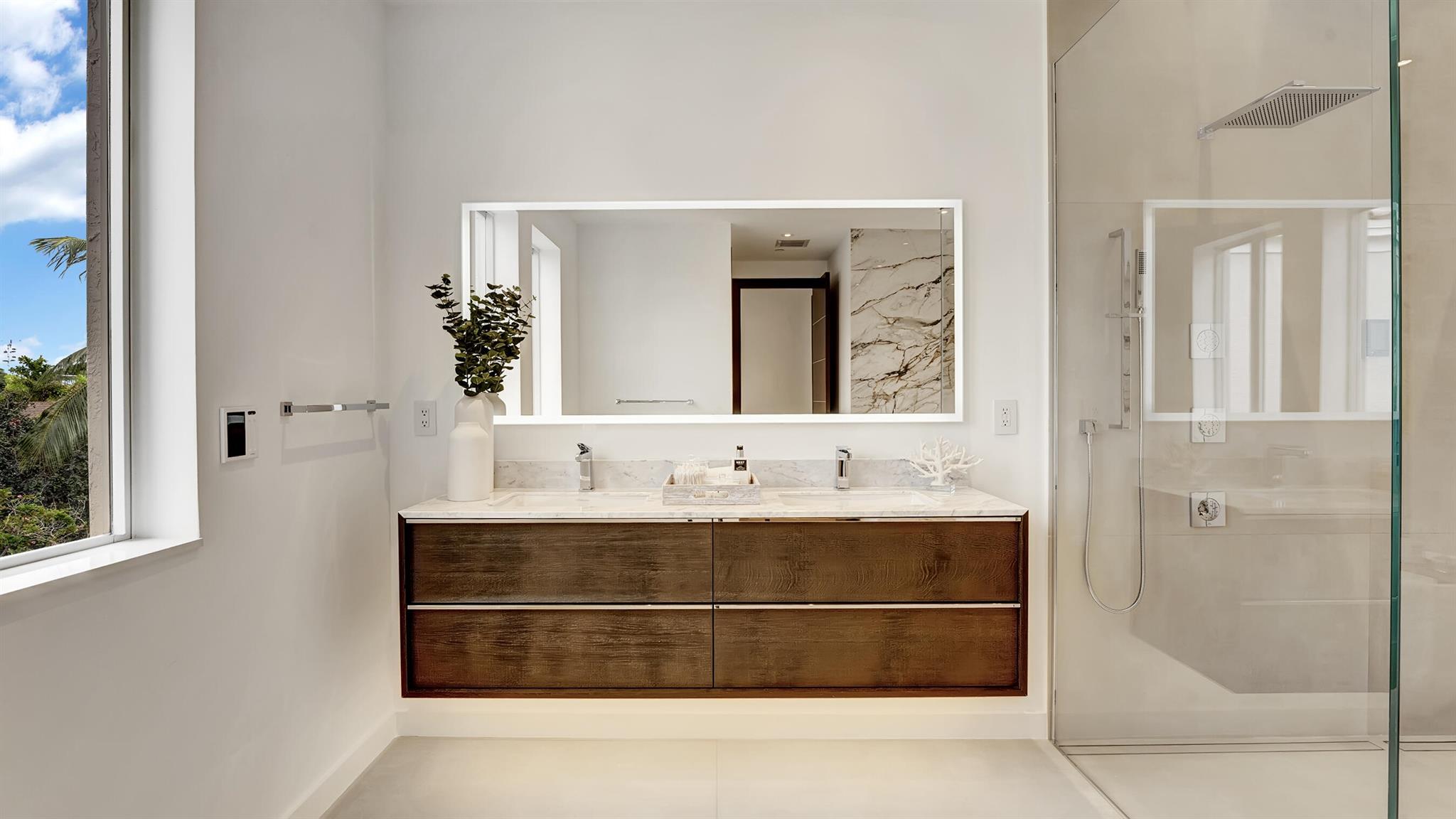 FIFTH AVENUE PLACE - Residential