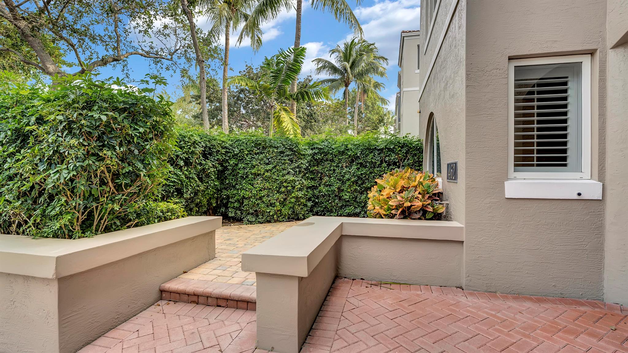 FIFTH AVENUE PLACE - Residential