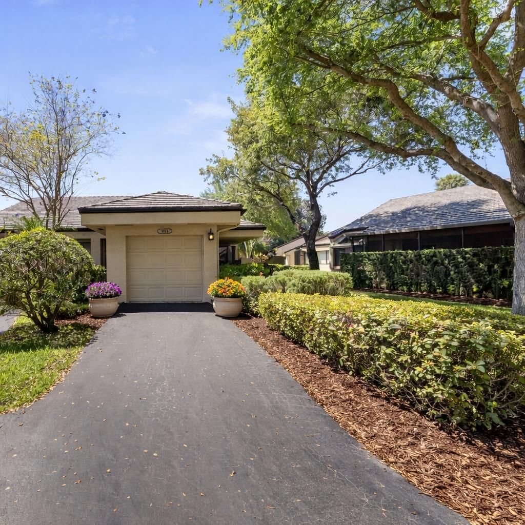 Photo of 9272 Chelsea Drive S, Plantation, FL 33324 (MLS # B26007508)