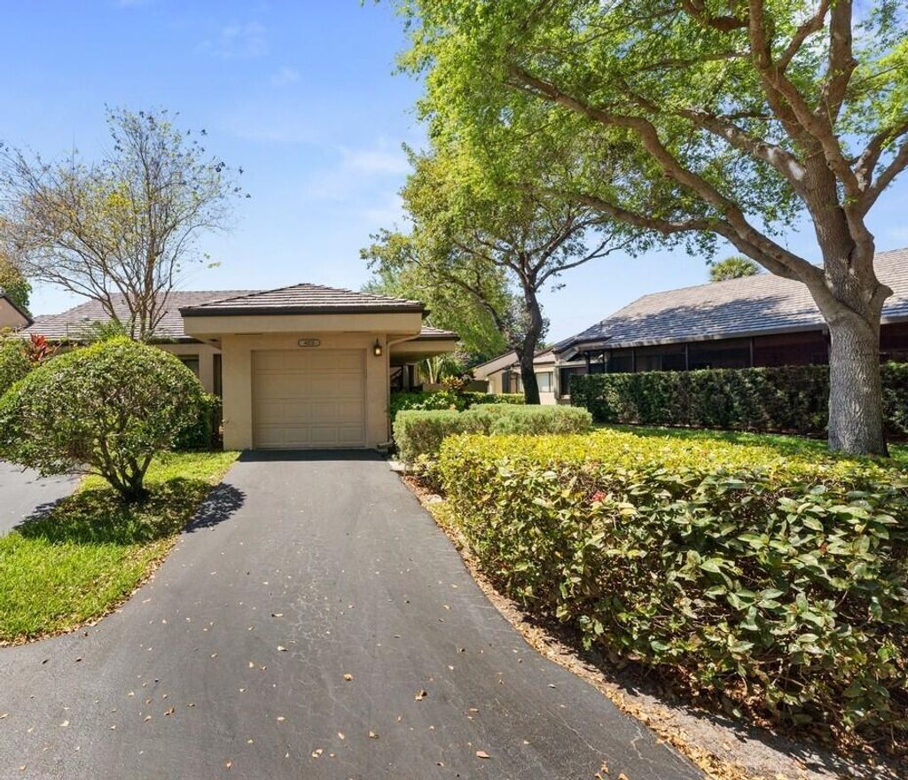 Photo of 9272 Chelsea Drive S, Plantation, FL 33324 (MLS # B26007508)