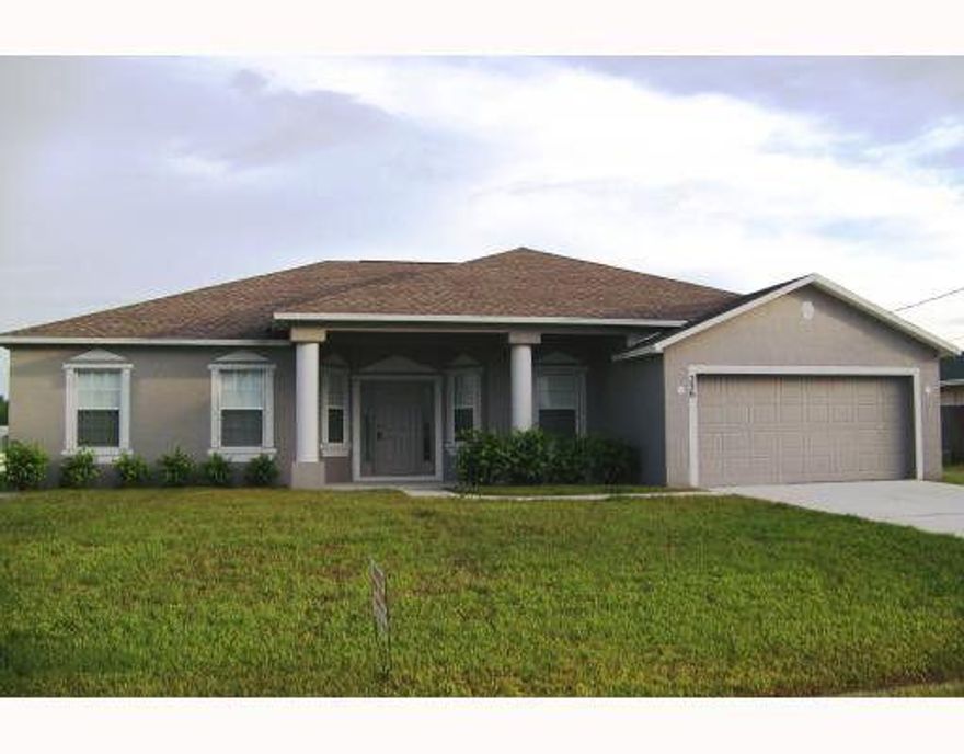BIG AND SPACIOUS 4/2/2 + DEN & FORMAL DINING RM + ROOFED PATIO AND A FENCED BACKYARD. QUIET STREET