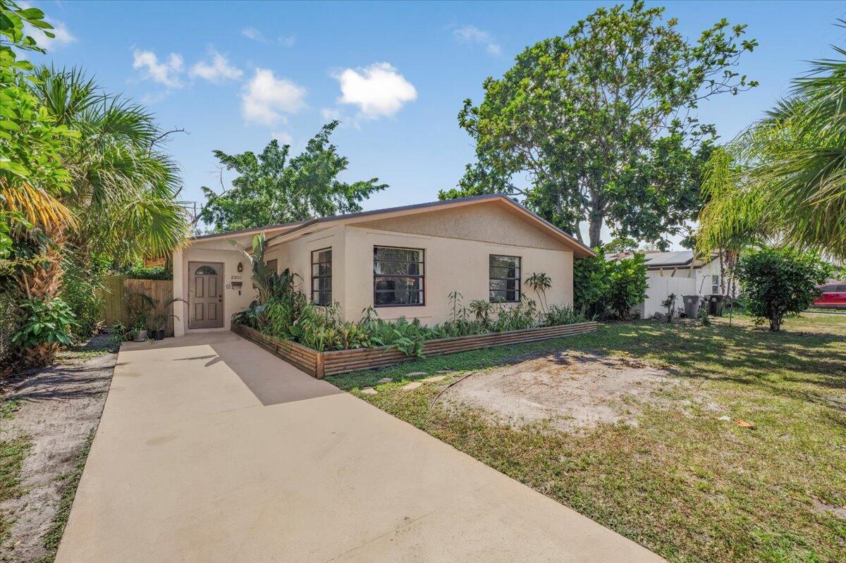 2910 SW 11th Street