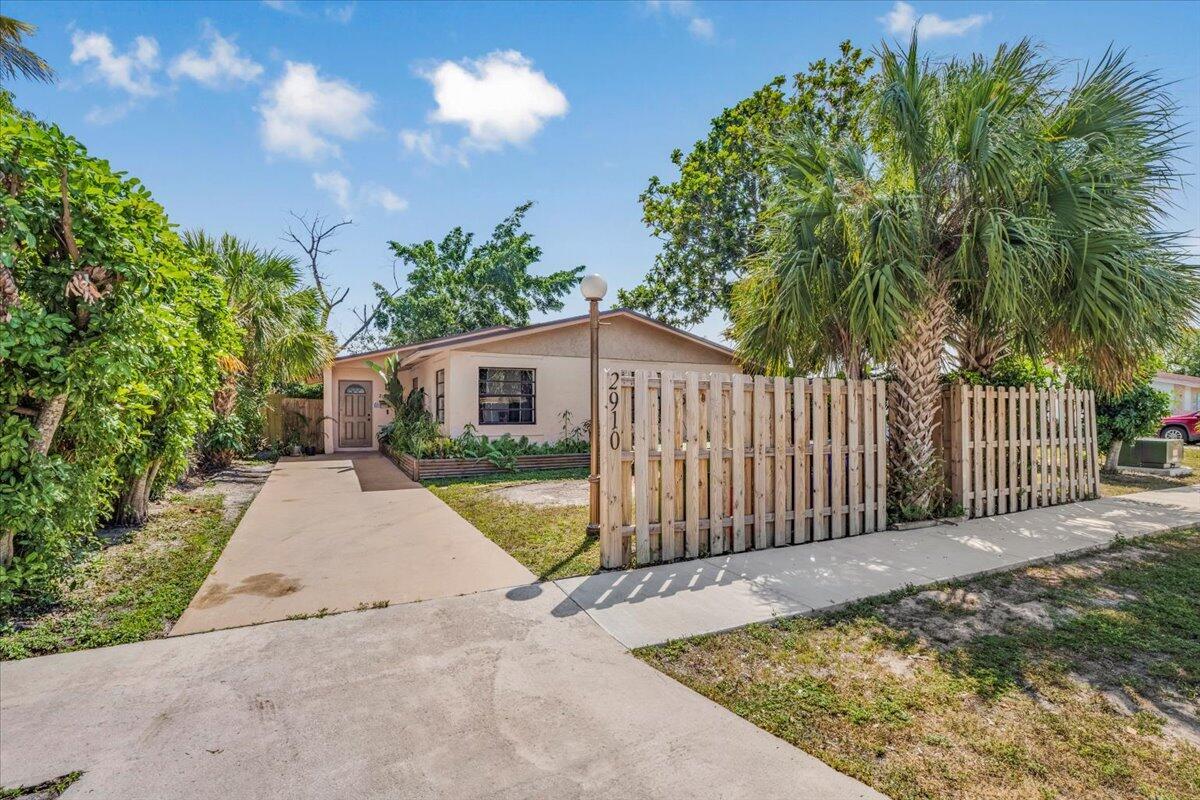 2910 SW 11th Street