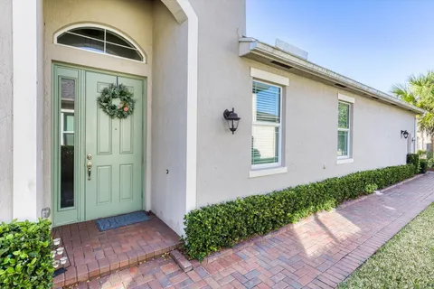 12802 SW Lake Fern Circle, Port St Lucie, FL MLS: R11072102