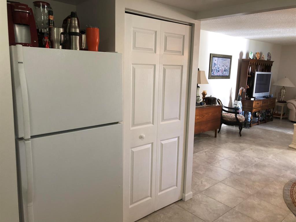 PHOENIX TOWERS CONDO - Residential Lease