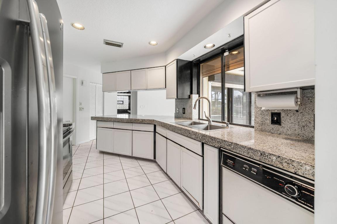 256 Sandpiper Avenue