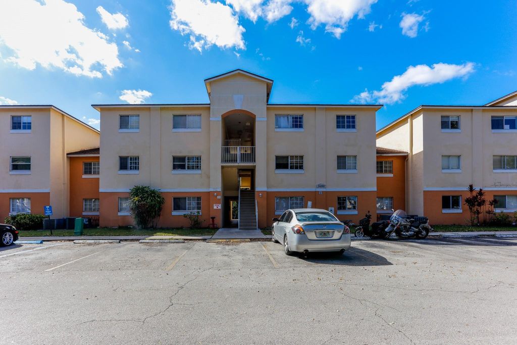 Photo of 3680 N 56th Avenue #806, Hollywood, FL 33021 (MLS # F10551479)