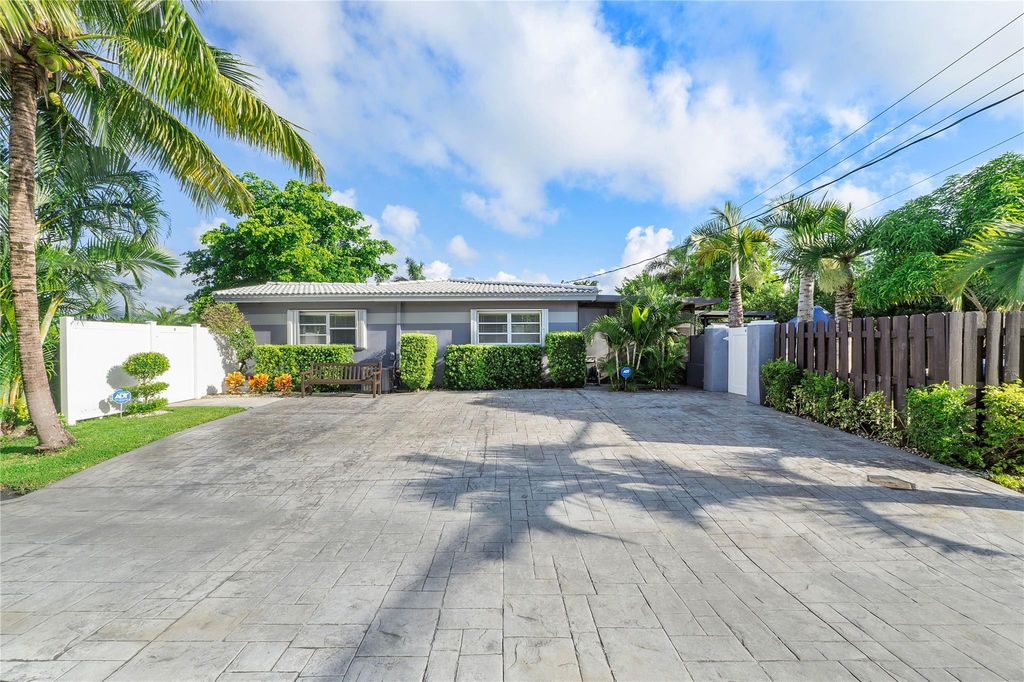 Photo of 4860 N Andrews Avenue, Fort Lauderdale, FL 33309 (MLS # B26013589)