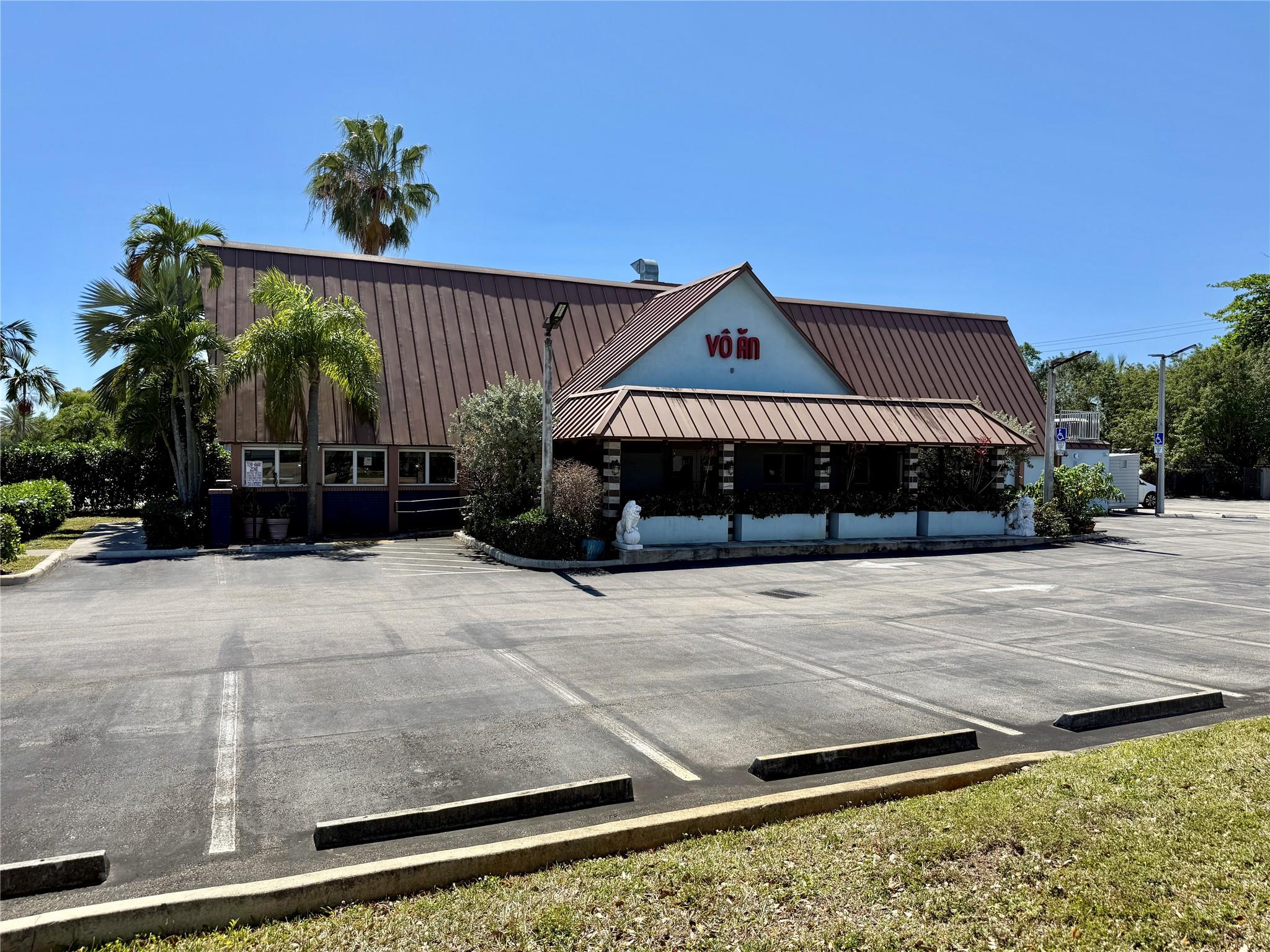 Turn key Asian restaurant with total renovatan. Standalone restaurant, business and property all included!
Newly renovated with new electric new plumbing. Seating capacity 110 inside 40 outside. Easy to Convert to restaurant of your choice.
Call listing Agent for
Appointment.