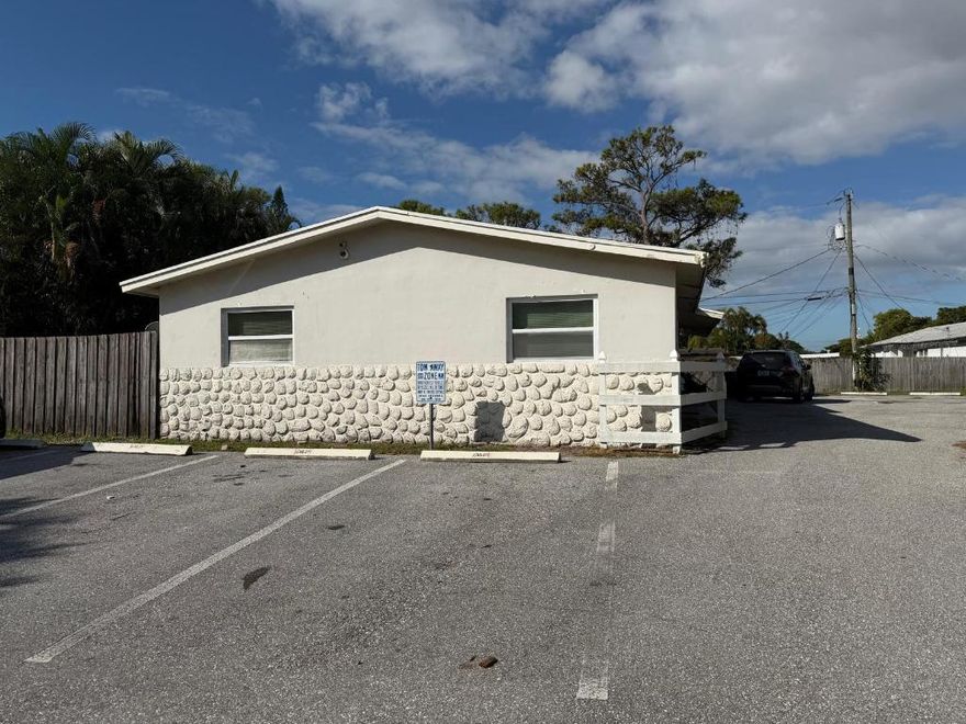 LARGE 2 BEDROOMS AND 1 BATHROOM REMODELED UNIT NEAR LAKE WORTH RD. UPGRADED KITCHEN CABINETS WITH GRANITE COUNTER TOP. TILE THROUGHOUT. UPSCALE BATHROOM. SCREENED PORCH. LAUNDRY ROOM. FENCED BACK YARD