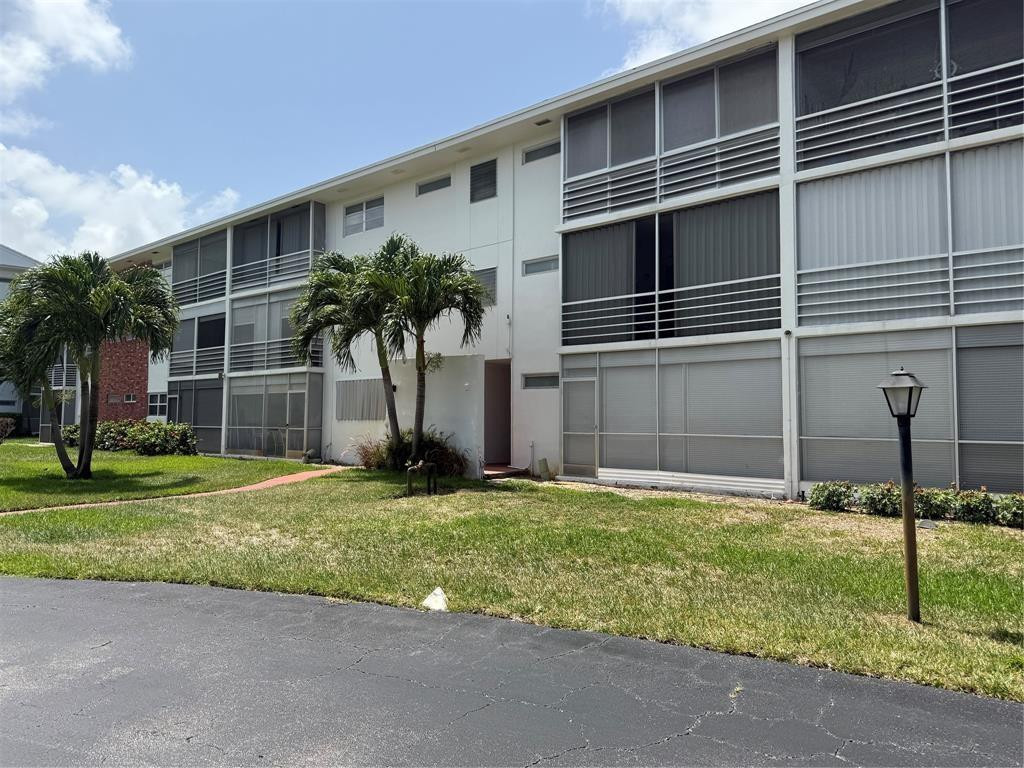 PALM ROYAL APARTMENTS - Residential