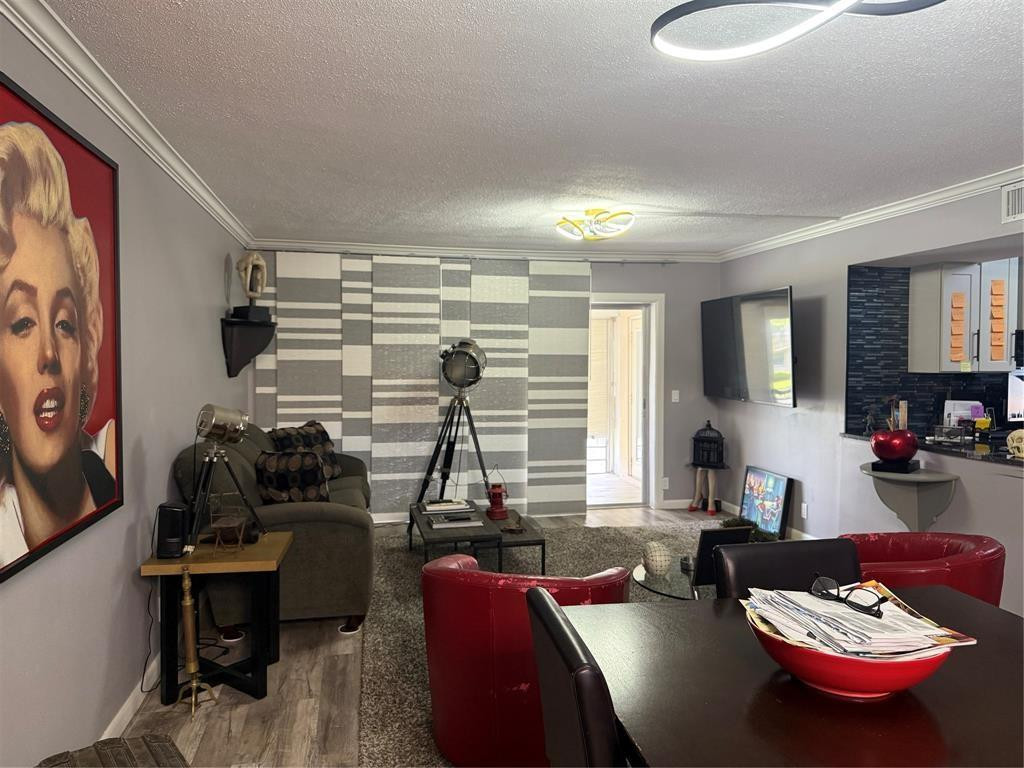 PALM ROYAL APARTMENTS - Residential
