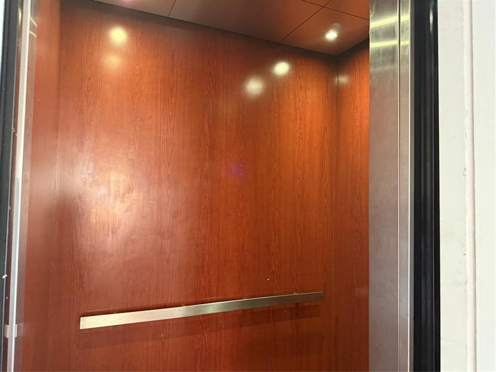 PALM ROYAL APARTMENTS - Residential