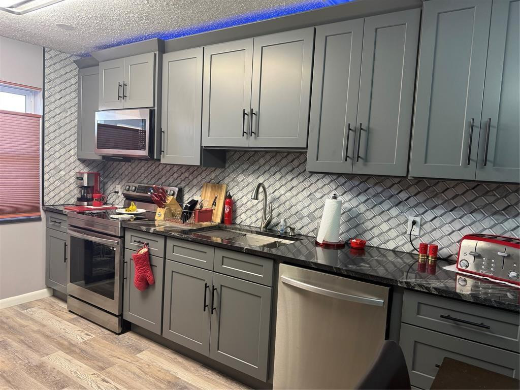 PALM ROYAL APARTMENTS - Residential