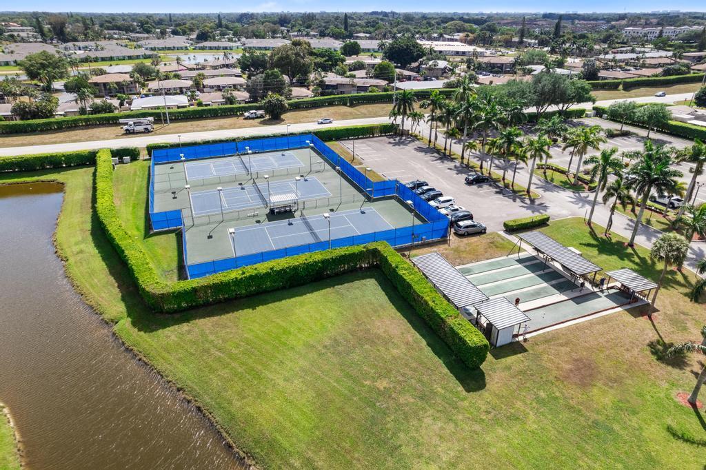 DELRAY VILLAS 2 - Residential