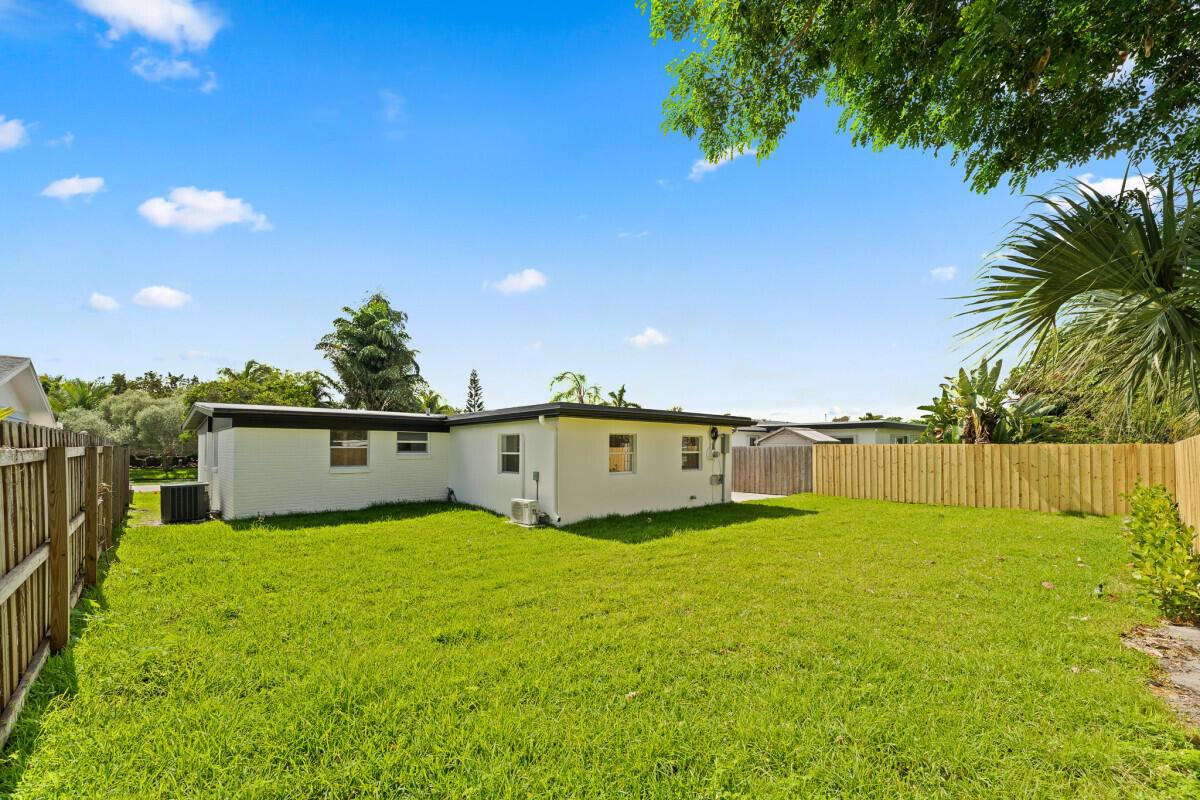PALM BEACH CABANA COLONY - Residential