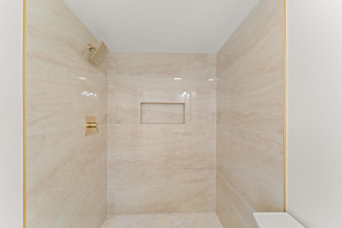 PALM BEACH CABANA COLONY - Residential