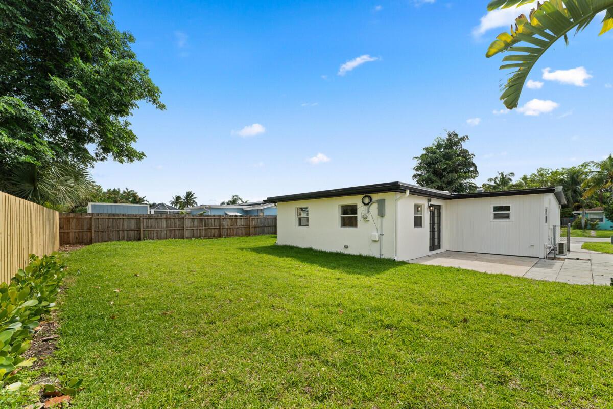 PALM BEACH CABANA COLONY - Residential