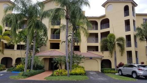 Renovated First Floor Condo centrally located and overlooking the community Lake and Fountain. Must see to appreciate the fine craftmanship on all details. This Property is located in a Gated community perfectly between PGA and Donald Ross, beingly only 2 blocks from the Atlantic Ocean.