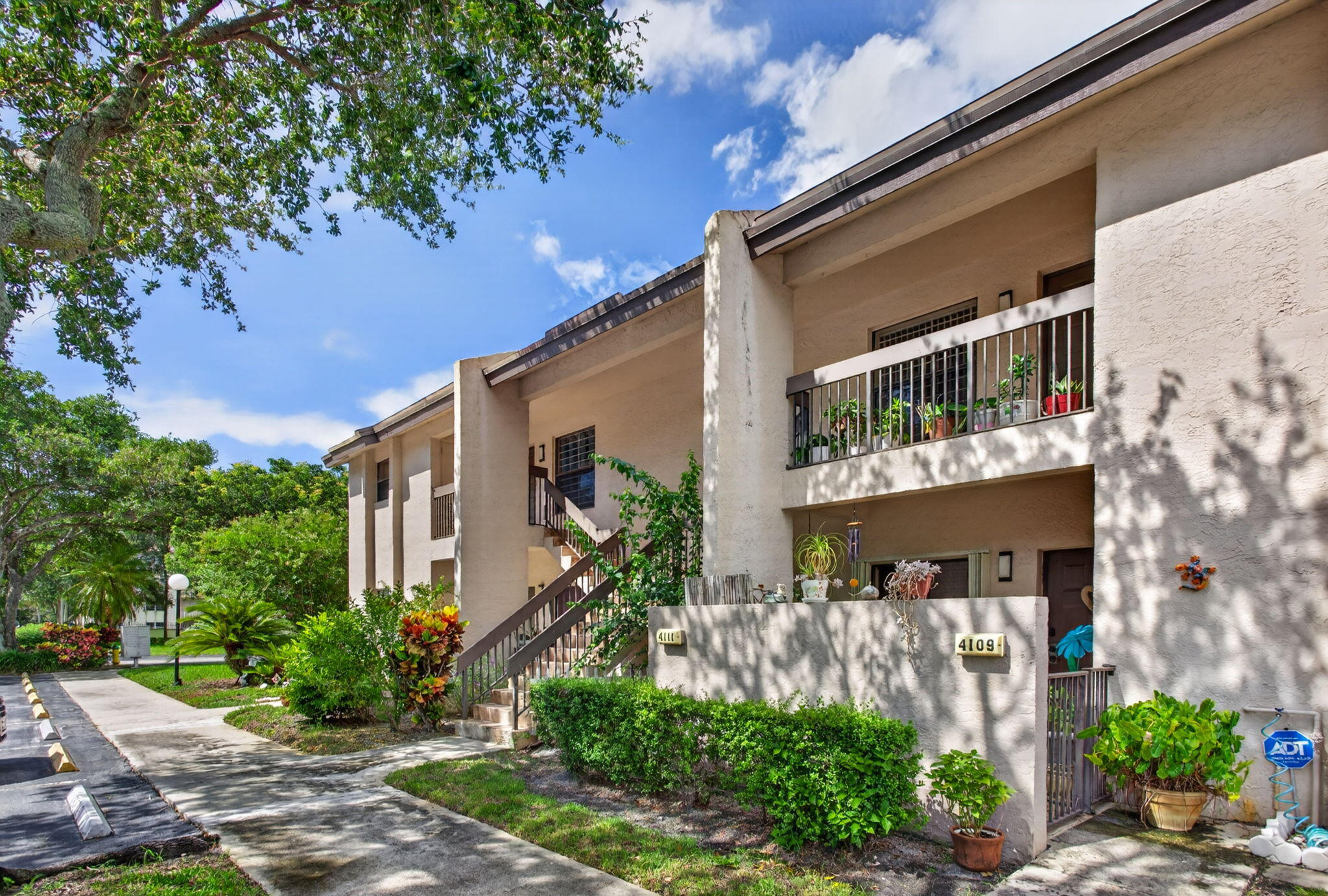 4111 NW 22ND Street 250E, Coconut Creek, FL, 33066/$242,999 1 4111 NW 22ND Street 250E