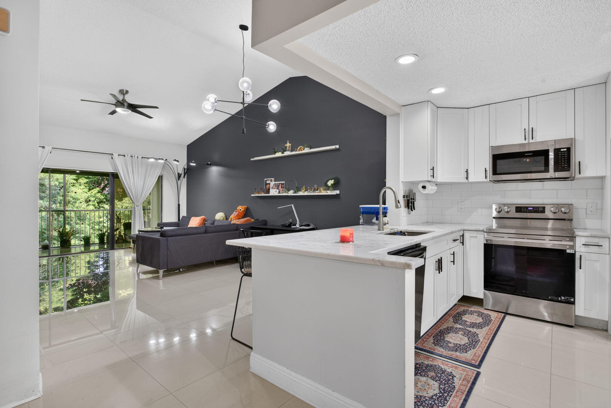 4111 NW 22ND Street 250E, Coconut Creek, FL, 33066/$242,999 2 4111 NW 22ND Street 250E
