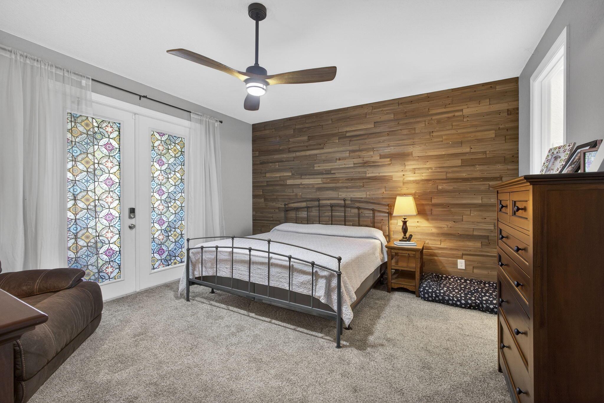 31-42-41~ W 244.6 FT OF E - Residential