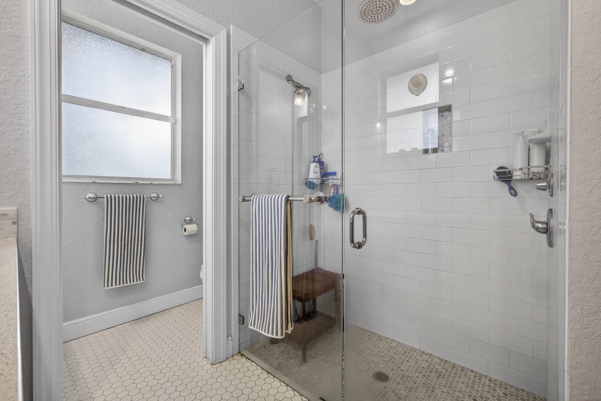 31-42-41~ W 244.6 FT OF E - Residential