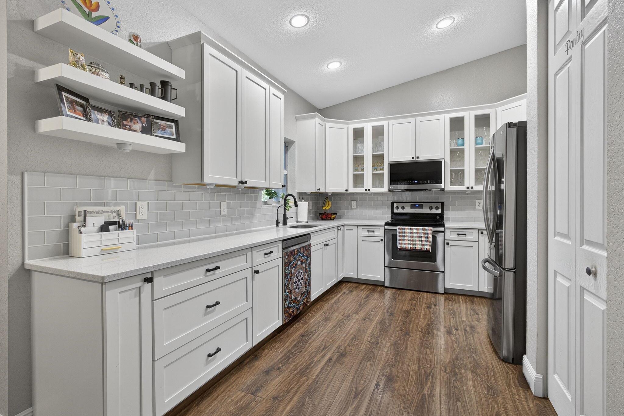 31-42-41~ W 244.6 FT OF E - Residential