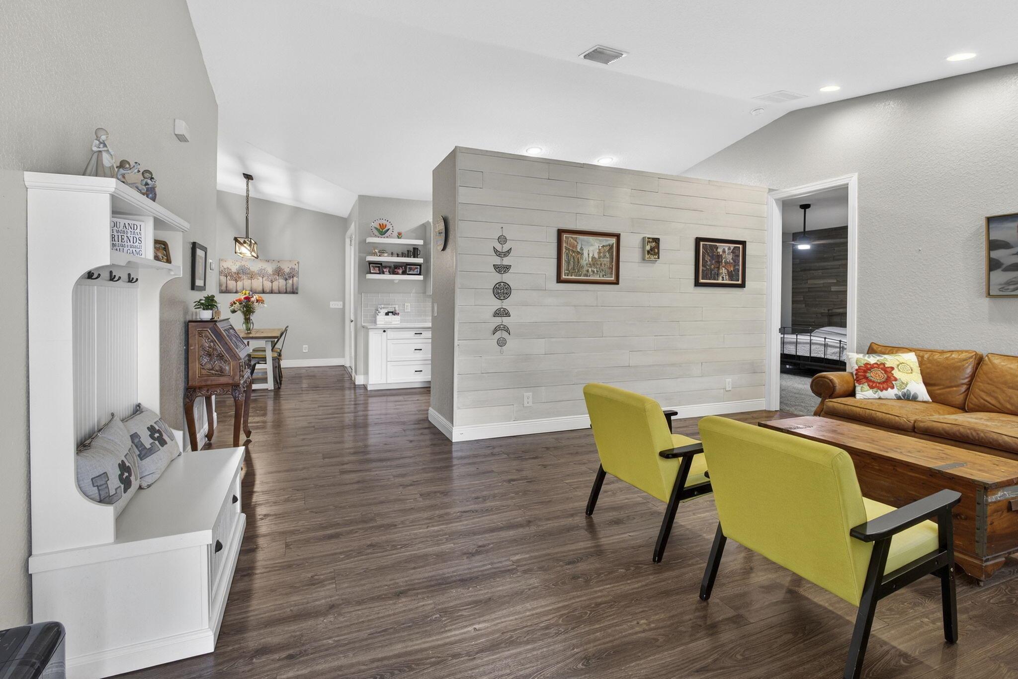 31-42-41~ W 244.6 FT OF E - Residential