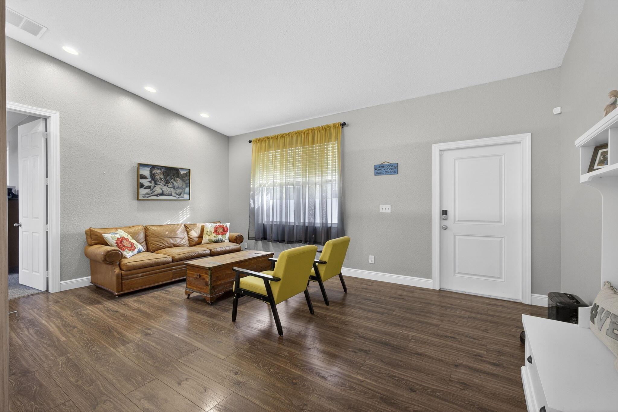 31-42-41~ W 244.6 FT OF E - Residential