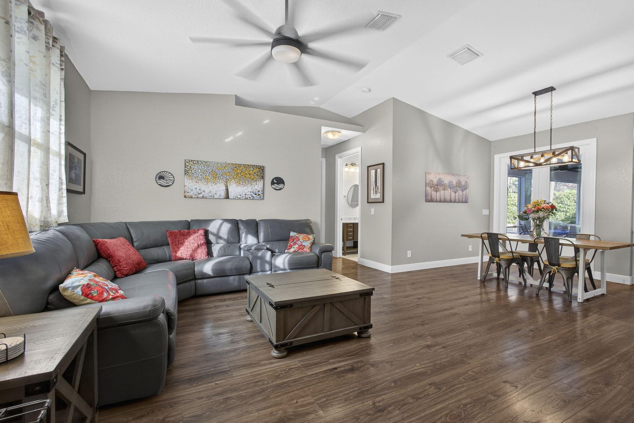 31-42-41~ W 244.6 FT OF E - Residential