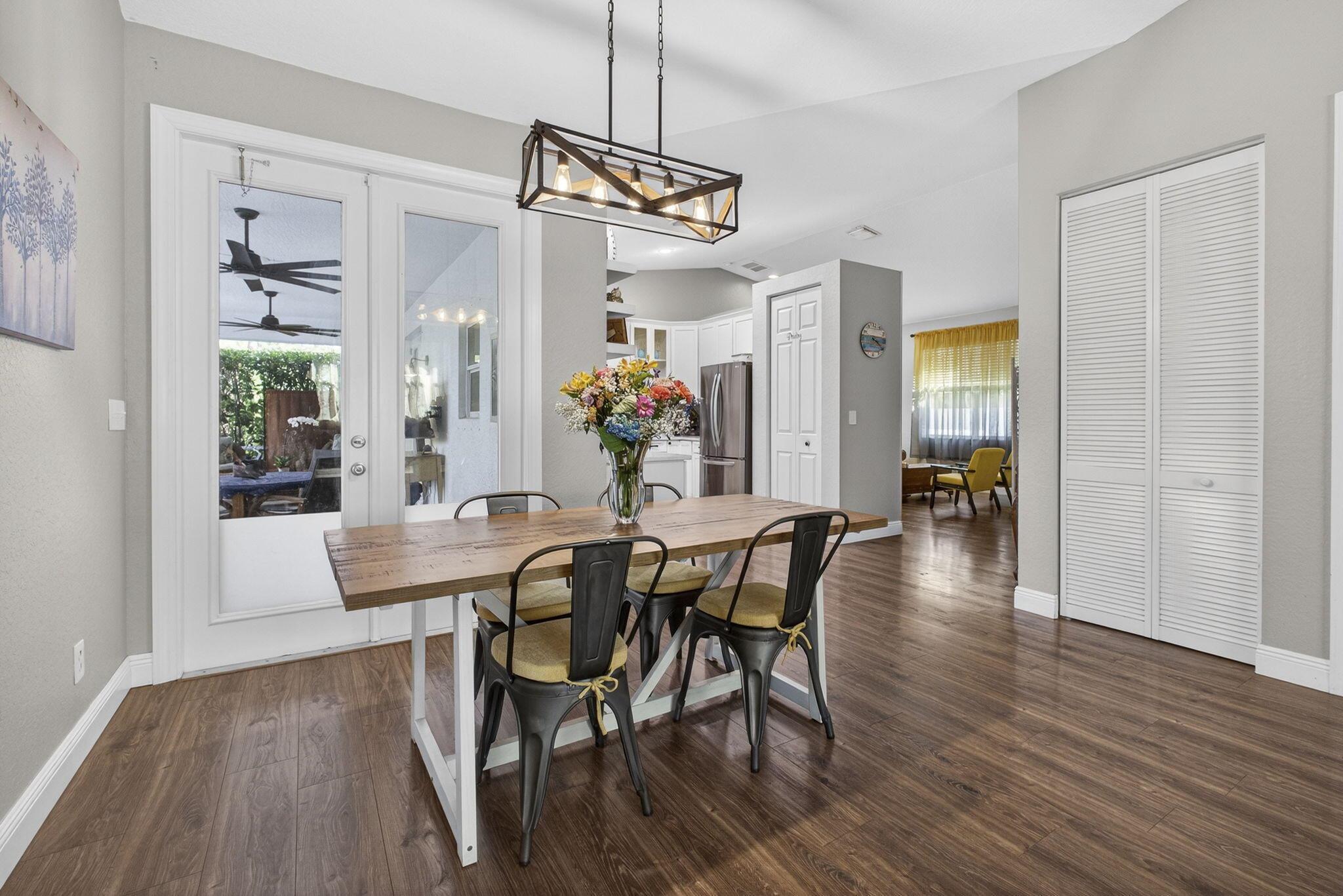 31-42-41~ W 244.6 FT OF E - Residential