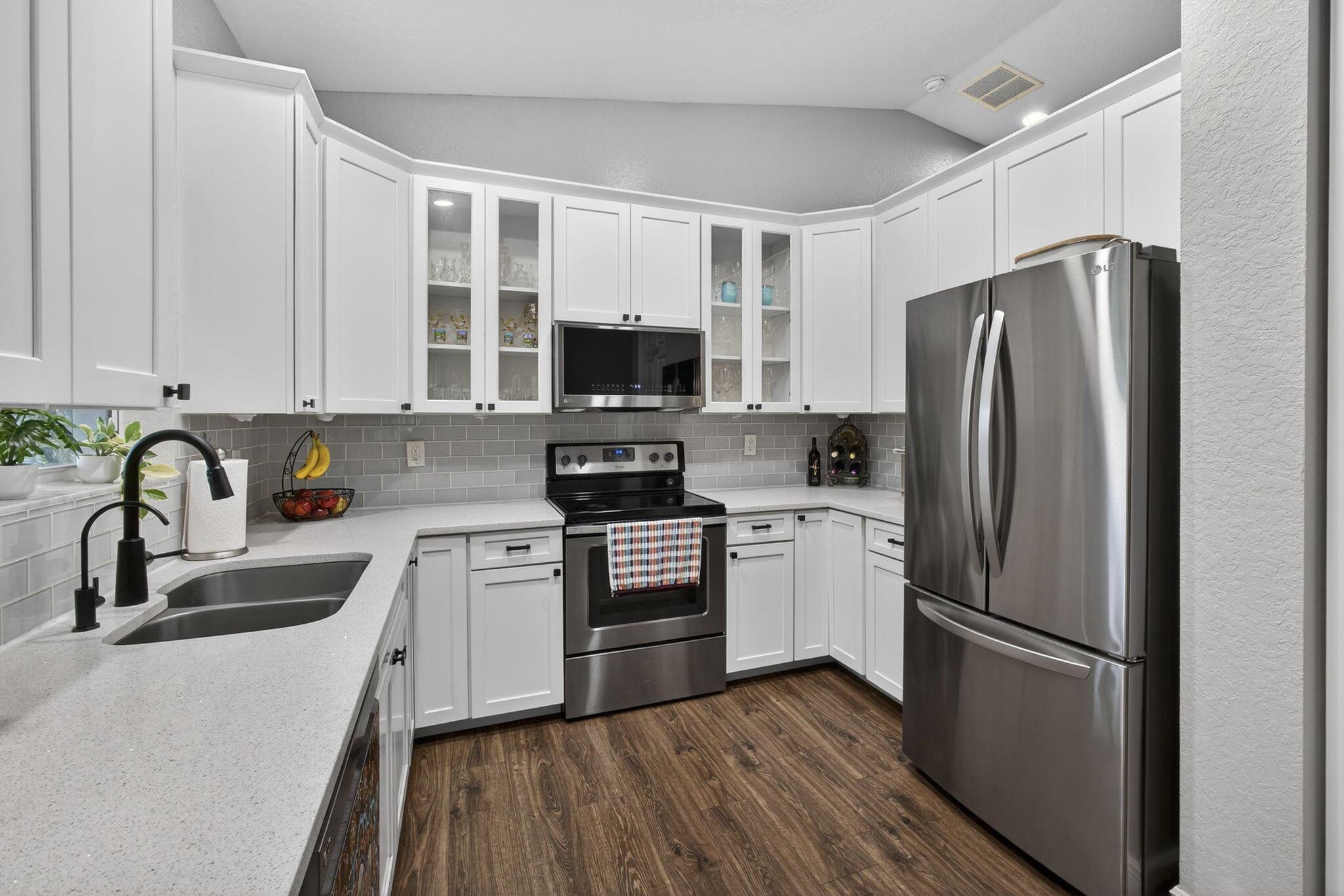 31-42-41~ W 244.6 FT OF E - Residential