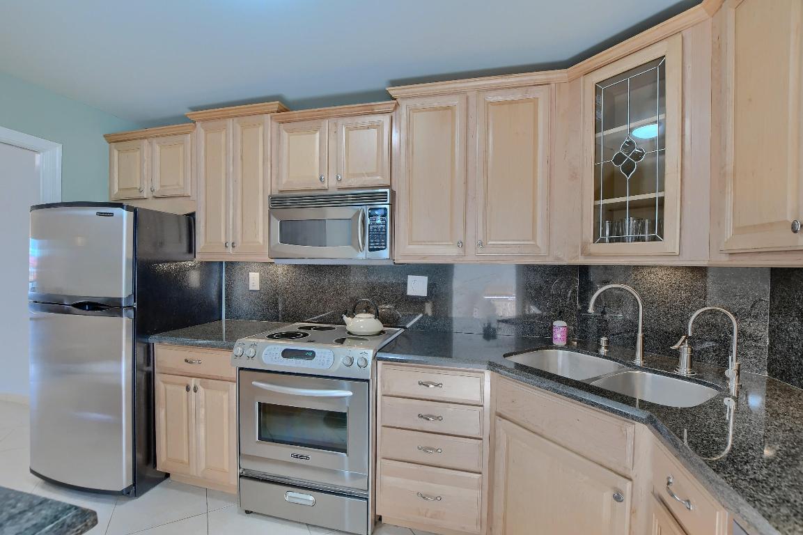 ATRIUM CONDOMINIUM S 1/2 OF LT 1, ALL LTS 2,7 & 8 - Residential Lease